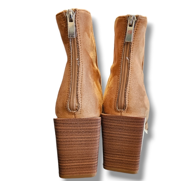 Tan Suede block heel ankle boots. Size 11 - Picture 2 of 8